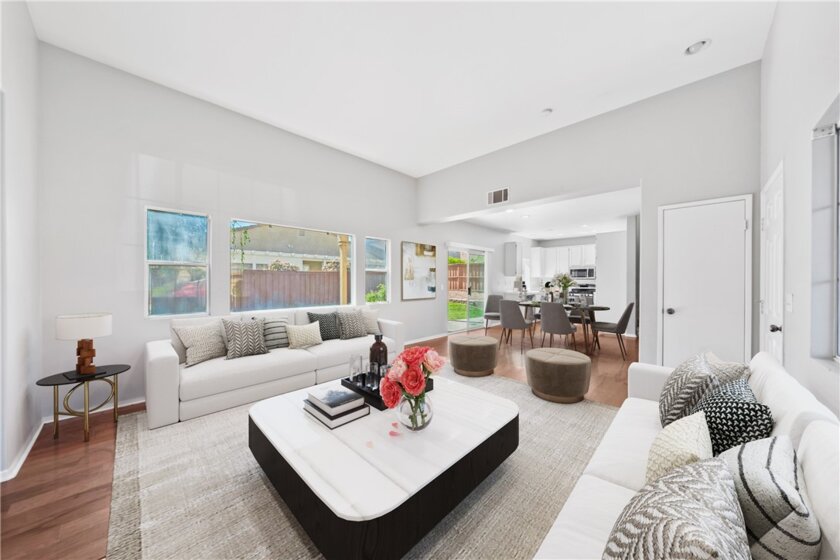 43125 Volterra Street Photo